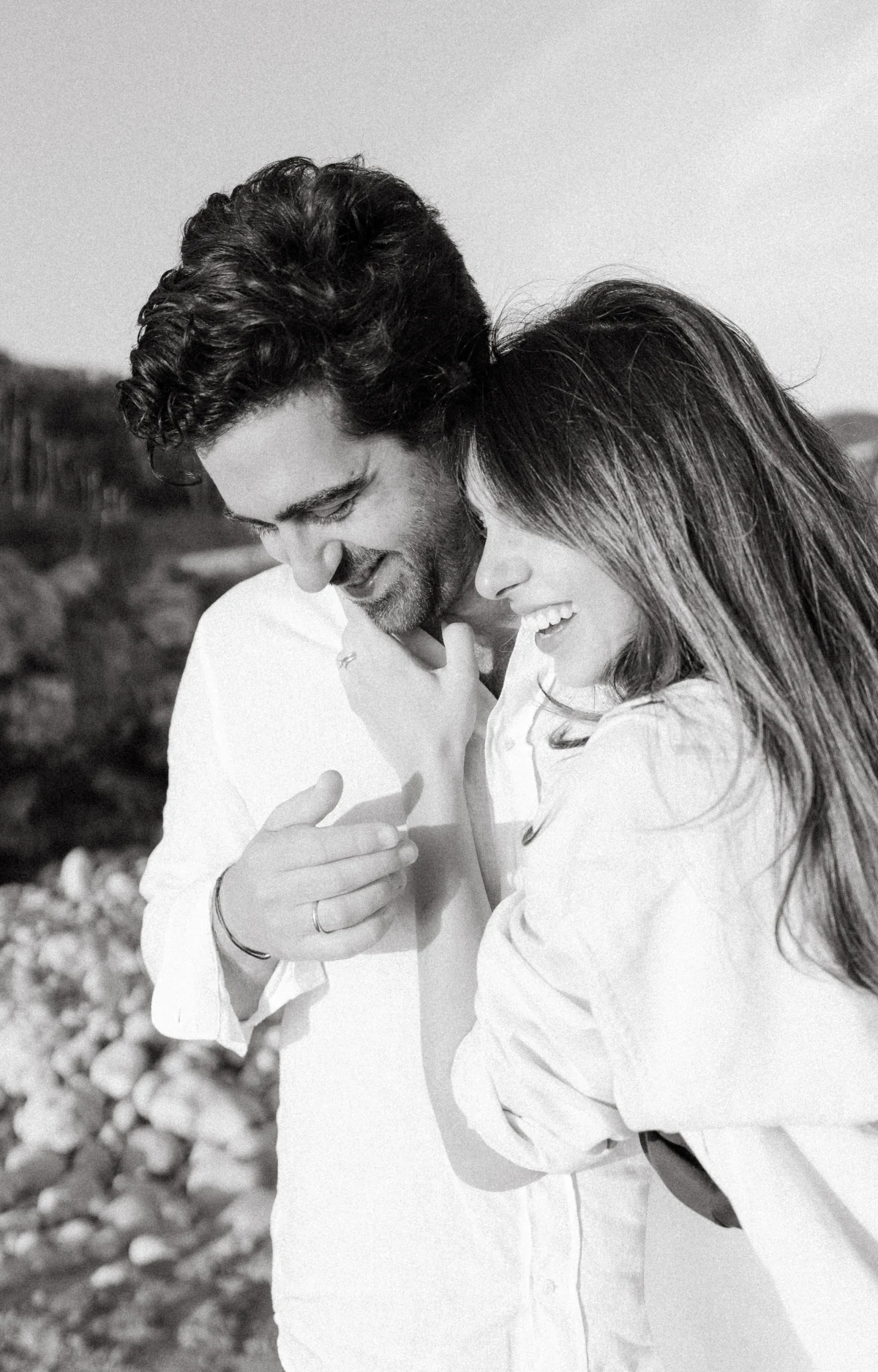 A couple laughing together, in black and white