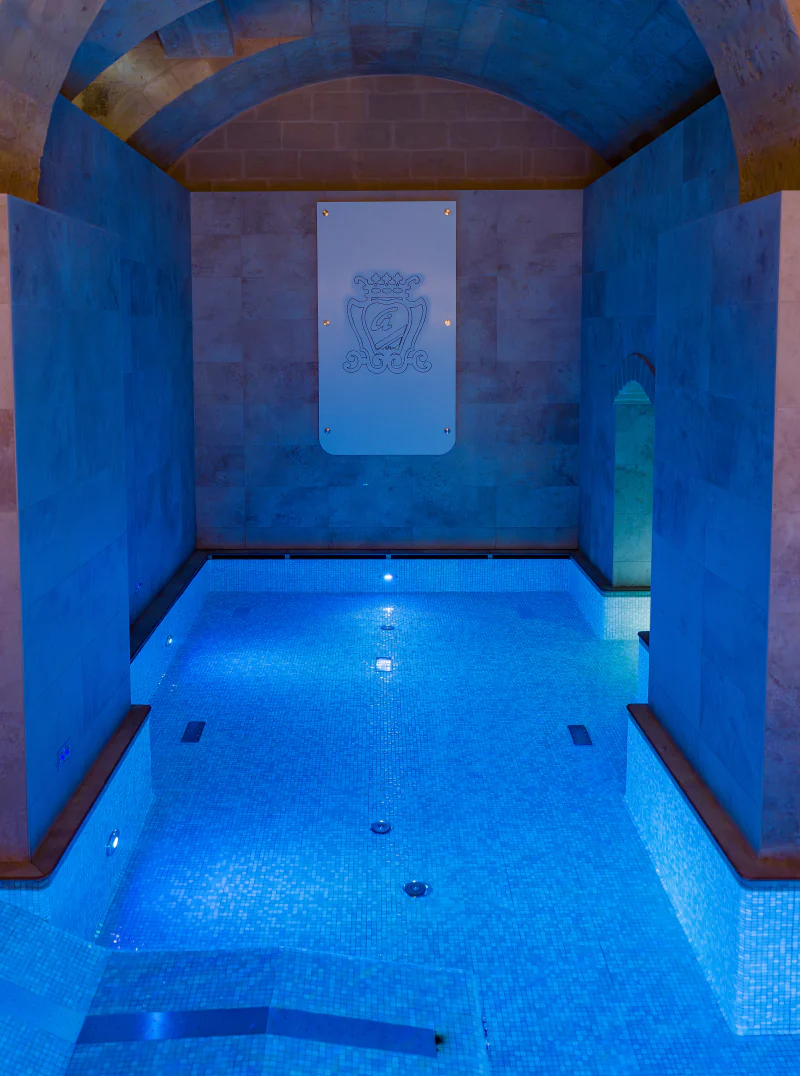 The blue-tiled spa pool at Casa Isabella