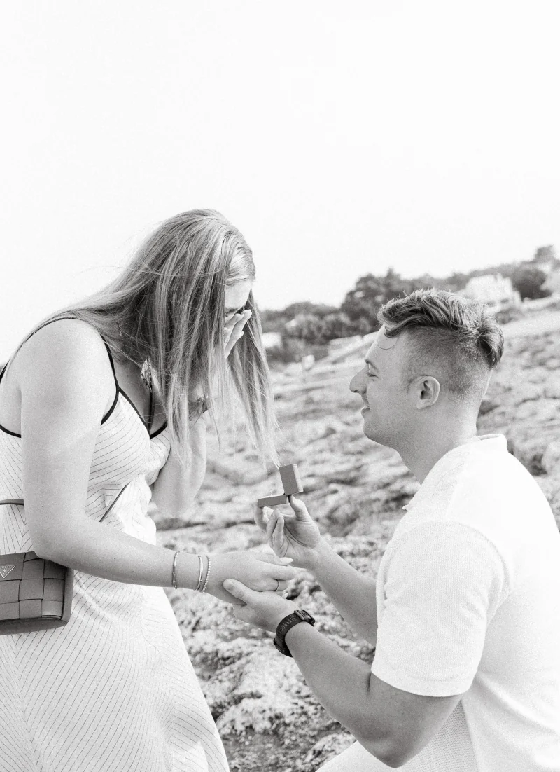 Black-and-white proposal on the rocks by the sea